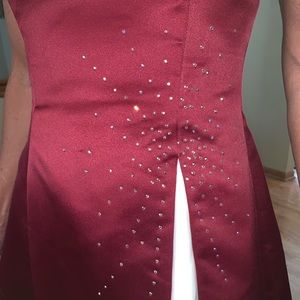 Srapless Maroon Dress